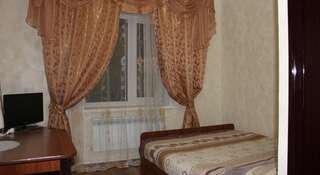 Гостиница Na Lva Tolstogo Змеиногорск Семейный двухместный номер с 1 кроватью-1